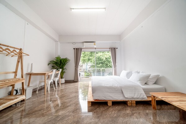 4 Schlafzimmer, Schreibtisch, WLAN