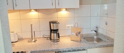 冰箱、微波炉、炉灶、茶具/咖啡用具