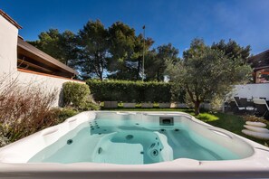 Villa | Jetted tub