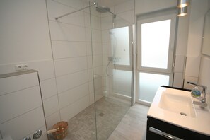 Shower, hair dryer - Christian-westphal-str. 35, App. Mermaid Inkl. Wlan und Sauna (Grömitz)