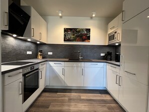 Fridge, oven, stovetop, dishwasher - Hansehaus Whg. 8 Inkl. Wlan und Sauna (Grömitz)