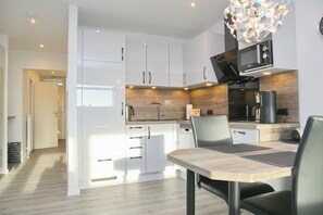Fridge, microwave, oven, stovetop - Grömitz-center II App. 6 Inkl. Wlan (Grömitz)