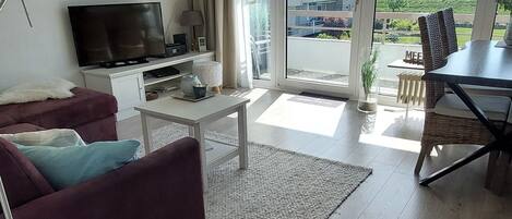 Fernseher, DVD-Player, Stereoanlage
