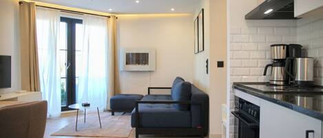 TV, fireplace, stereo