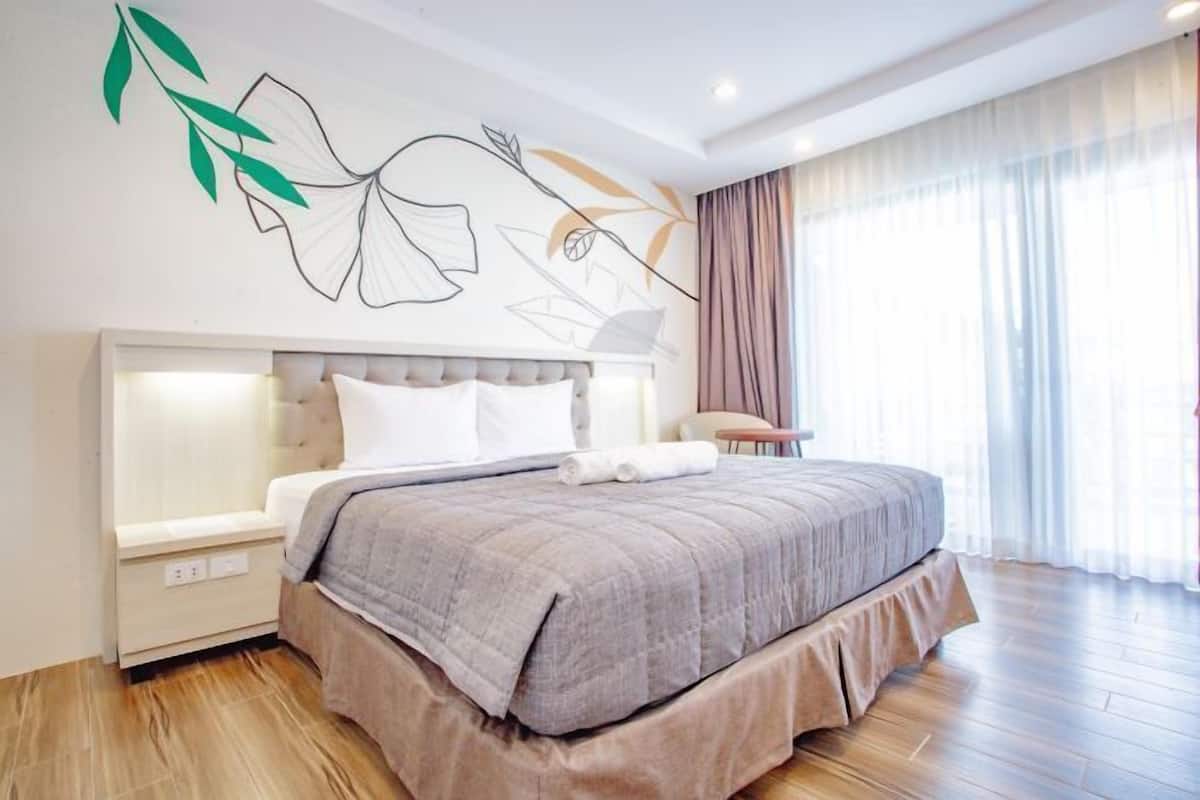 Deluxe Double or Twin Room, Non Smoking, Resort View | Peti besi dalam bilik, langsir/tirai gelap terus, kalis bunyi