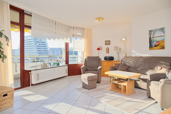 Televisión, reproductor de DVD, estéreo