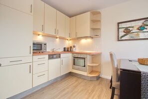 Fridge, microwave, oven, stovetop - Pier 39, Whg. 6 Inkl. Wlan (Grömitz)