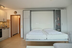 1 Schlafzimmer, BĂŒgeleisen/BĂŒgelbrett, Reisekinderbett, kostenloses WLAN