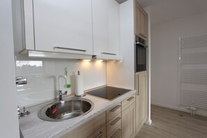 Kühlschrank, Ofen, Herdplatte, Geschirrspüler