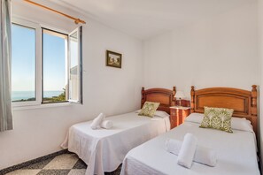 4 chambres, fer et planche à repasser, Wi-Fi gratuit, draps fournis