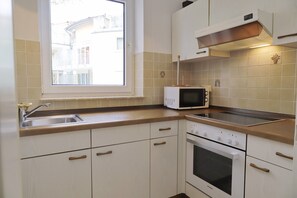 Frigorífic, microones, forn i placa de cuina 