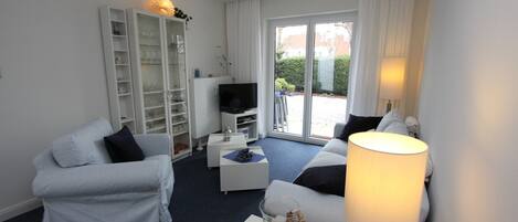 TV, fireplace, stereo
