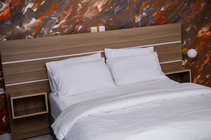 Apartamento | 1 dormitorio y tabla de planchar con plancha