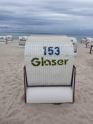 A beach chair with the number 153 and the word 'Glaser' on it.