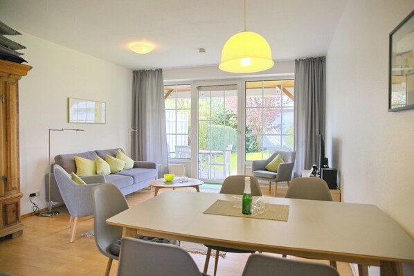 تلفزيون، مشغل دي في دي، ستيريو