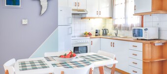 Catherine Blue Suite 2 -  4 minutes off the beach