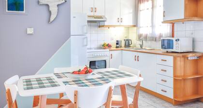 Catherine Blue Suite 2 -  4 minutes off the beach