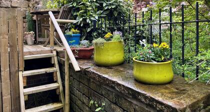 Spacious Quiet Apartment with Log Burner & Patio in the Centre ofHebden Bridge .