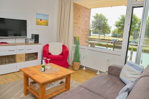 Fernseher, Stereoanlage