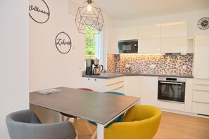 Fridge, microwave, oven, stovetop - Weiße Villa Whg. 5 Inkl. Wlan (Grömitz)