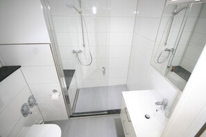 Douche, sèche-cheveux