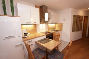 KylskÄp, mikrovÄgsugn, ugn och spishÀll