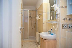 Shower, hair dryer - Villa am Meer App. 40 (Grömitz)