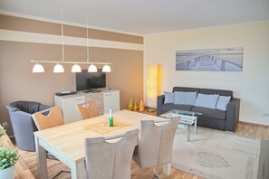 Fernseher, DVD-Player, Stereoanlage