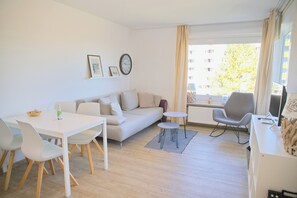 Fernseher, Stereoanlage