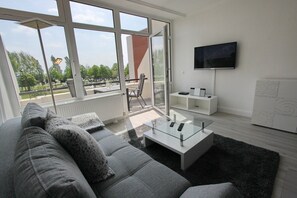 Fernseher, DVD-Player, Stereoanlage