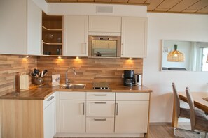 Fridge, microwave, stovetop, dishwasher - Fürstenhof App. 430 mit Meerblick und Wlan (Grömitz)