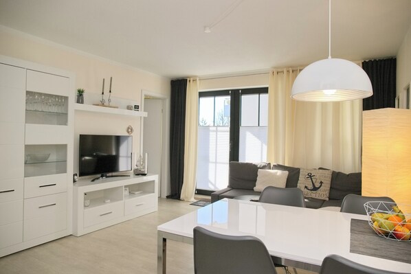 Télévision, chaîne hi-fi