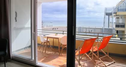 Miramar App. 617 mit Meerblick und WLAN