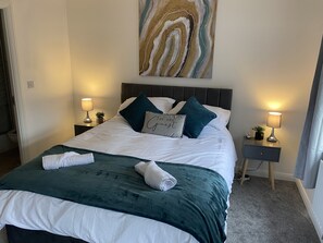 3 bedrooms, desk, iron/ironing board, WiFi - Comfortable and great location. Norwich townhouse. 5 mins to the airport. (Norwich)