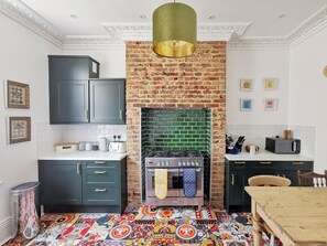 Fridge, microwave, oven, dishwasher - Gensing Lodge A Beautiful 3 Bedroom Boutique. Award Winning!  (Saint Leonards)