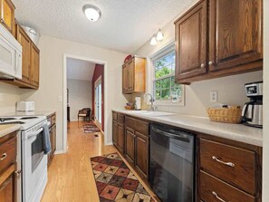 Fridge, oven, stovetop, dishwasher