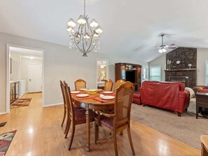 Dining - Blue on Basildon Summ (Bella Vista)