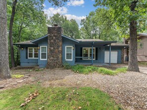 Exterior - Blue on Basildon Summ (Bella Vista)