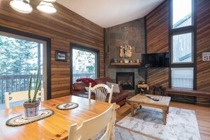 Interior - Snowshoe 2B- Navajo Ski In/Out Family Getaway (Brian Head)