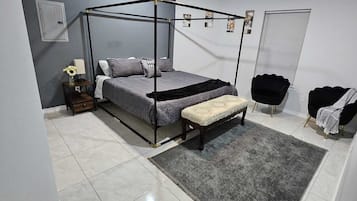 2 bedrooms, desk, iron/ironing board, WiFi