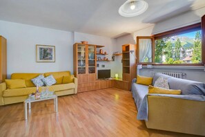 21-inch TV with cable channels - Snow White (Bardonecchia)