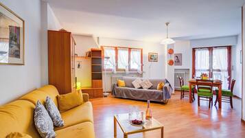 Apartemen Keluarga, 1 kamar tidur (Snow White) | Area keluarga | Televisi 21-inci dengan saluran TV kabel