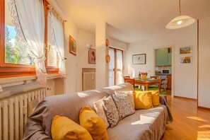 Family Apartment, Multiple Bedrooms (Snow White) | Living area - Snow White (Bardonecchia)