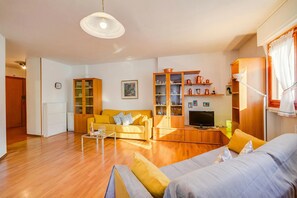 21-inch TV with cable channels - Snow White (Bardonecchia)