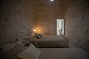 2 Schlafzimmer, Schreibtisch, Bügeleisen/Bügelbrett, Reisekinderbett