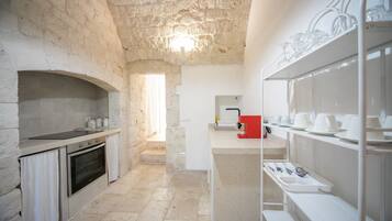 Fridge, oven, dishwasher, coffee/tea maker