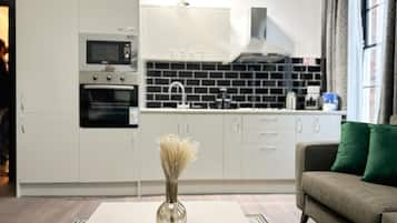 Deluxe Apartment, Private Bathroom (Apartment 4 garden view ) | Private kitchen