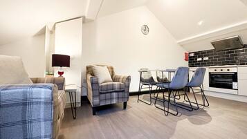 Apartment, Private Bathroom (Apartment 5 ) | Living area