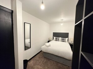 Premium Apartment, Private Bathroom, Garden View (Apartment 2)