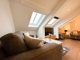 Apartment, Private Bathroom (Apartment 5 ) | Living area